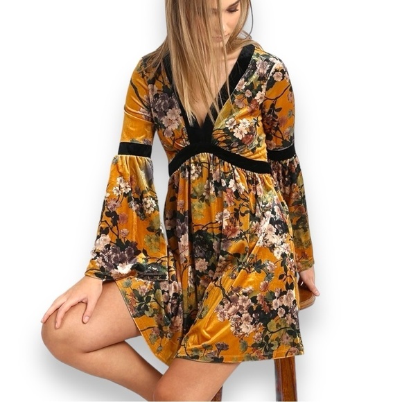 Vintage Dresses & Skirts - 70s Boho Vibes Velour Bell Sleeve Floral Dress Size Large
